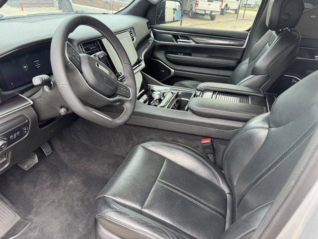 2024 Jeep Wagoneer Base