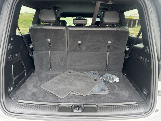2024 Jeep Wagoneer Base