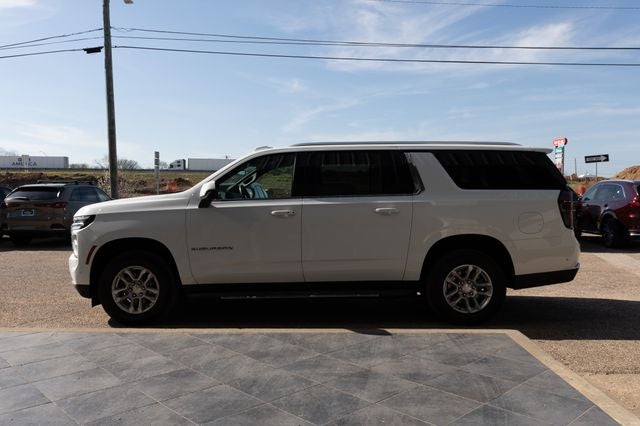 2025 Chevrolet Suburban LT